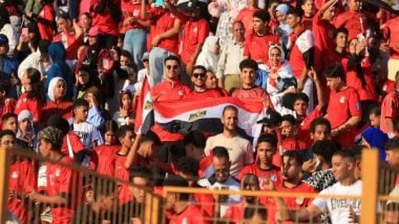 الجماهير المصرية تتوجه إلى استاد القاهرة للاحتفال بمنتخبها الوطني